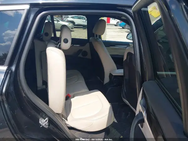 WBXHT3C37GP884802 2016 BMW X1 - Image 8