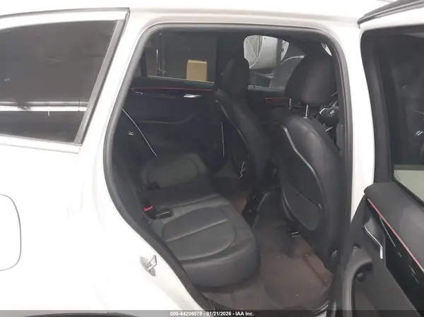WBXHT3C37GP885402 2016 BMW X1 - Image 8