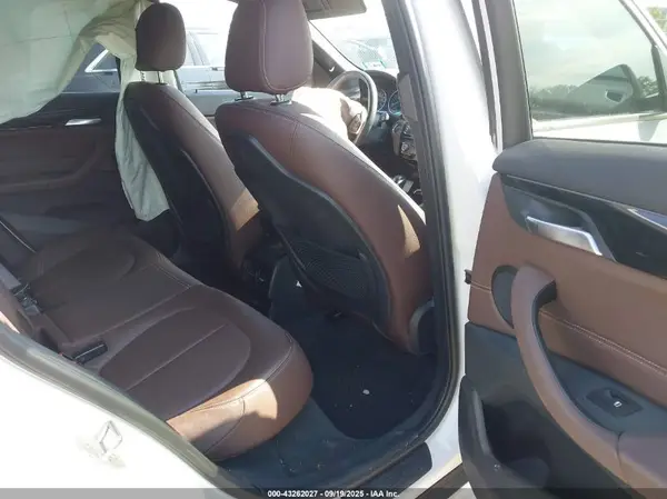 WBXHT3C37GP887814 2016 BMW X1 - Image 8
