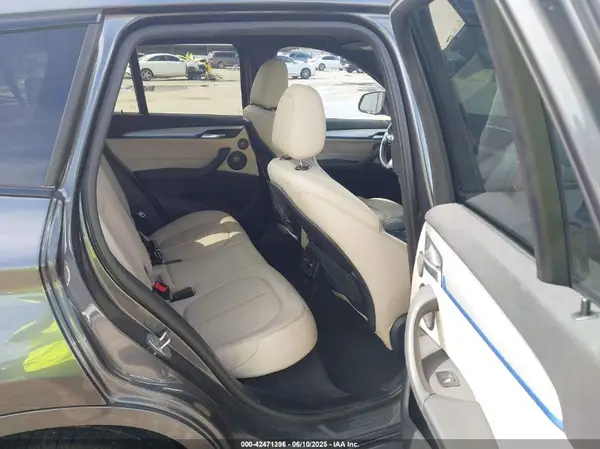 WBXHT3C37GP888722 2016 BMW X1 - Image 8