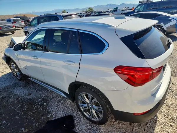 WBXHT3C37H5F82412 2017 BMW X1 - Image 2