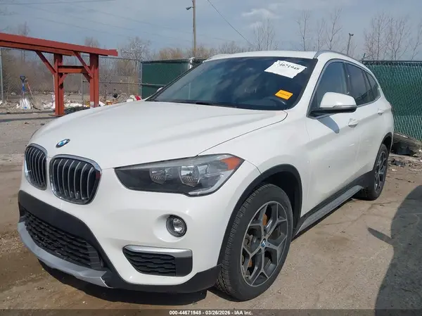 WBXHT3C37J3H29975 2018 BMW X1 - Image 2