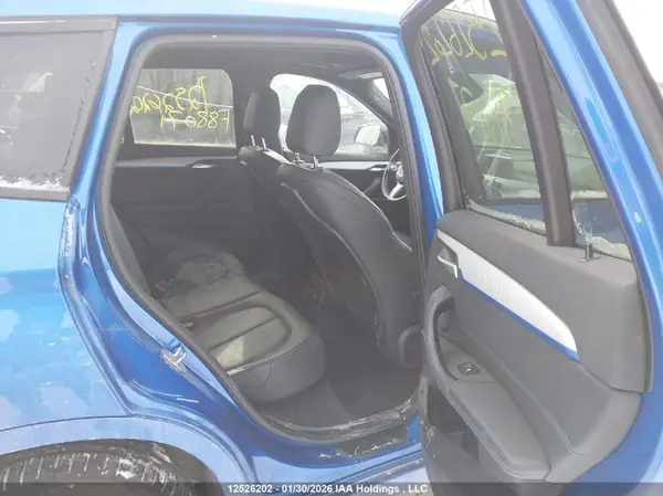 WBXHT3C37J5F88071 2018 BMW X1 - Image 8