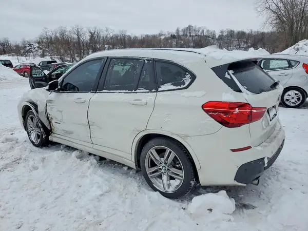 WBXHT3C37J5F88927 2018 BMW X1 - Image 2