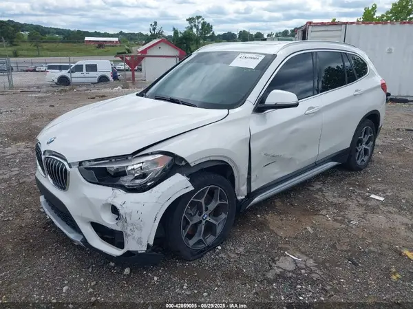 WBXHT3C37J5F90029 2018 BMW X1 - Image 2