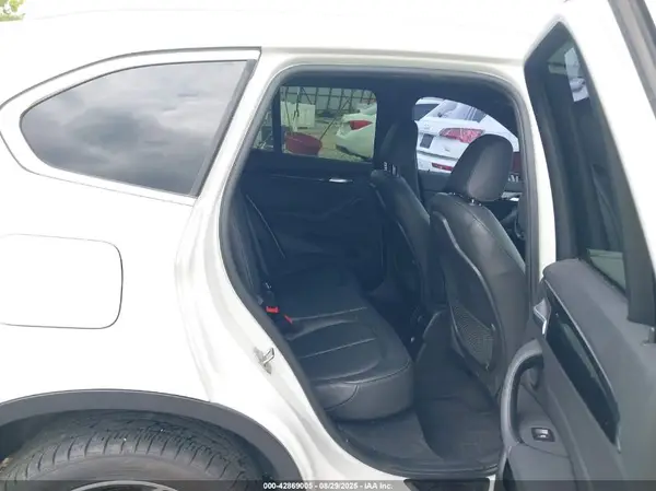 WBXHT3C37J5F90029 2018 BMW X1 - Image 8