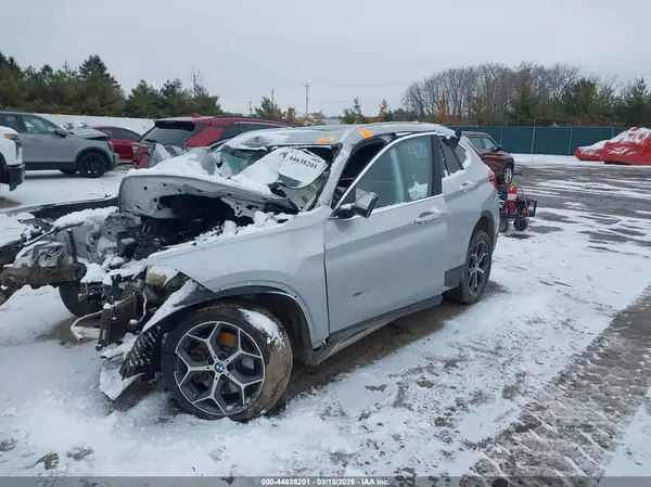WBXHT3C37J5K21877 2018 BMW X1 - Image 2
