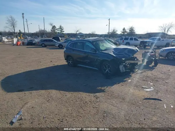 WBXHT3C37J5K23855 2018 BMW X1 - Image 1