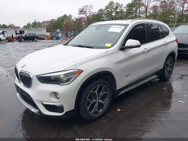 WBXHT3C37J5K23998 2018 BMW X1 - Image 2