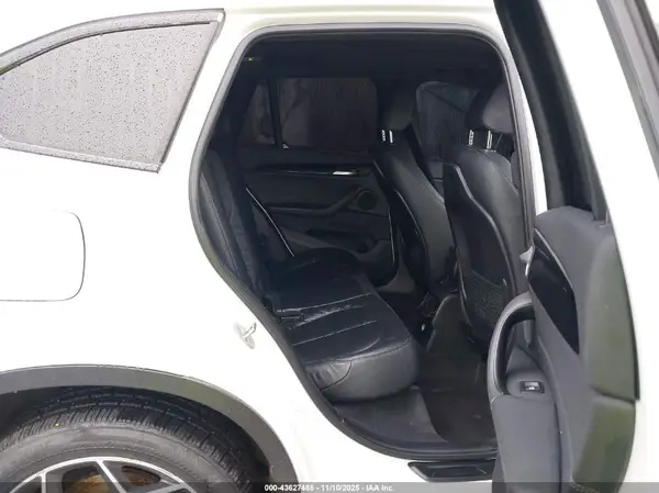 WBXHT3C37J5K23998 2018 BMW X1 - Image 8