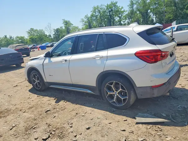 WBXHT3C37J5K30028 2018 BMW X1 - Image 2