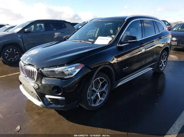 WBXHT3C37J5K31521 2018 BMW X1 - Image 2