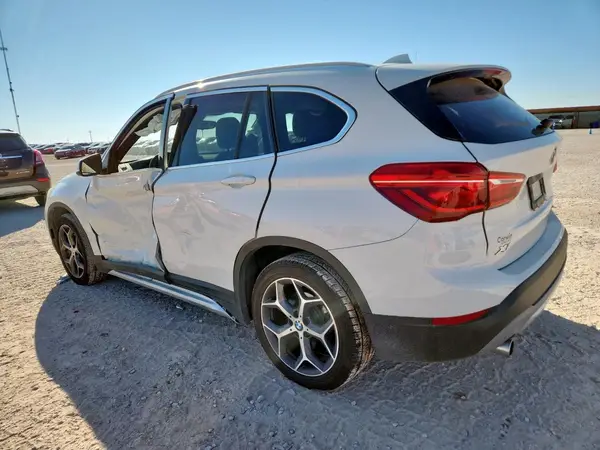 WBXHT3C37J5L34471 2018 BMW X1 - Image 2