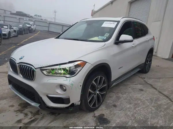 WBXHT3C38H5F70575 2017 BMW X1 - Image 2