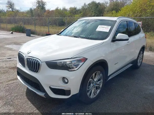 WBXHT3C38H5F81320 2017 BMW X1 - Image 2