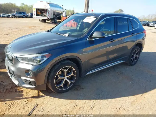 WBXHT3C38J3F04173 2018 BMW X1 - Image 2