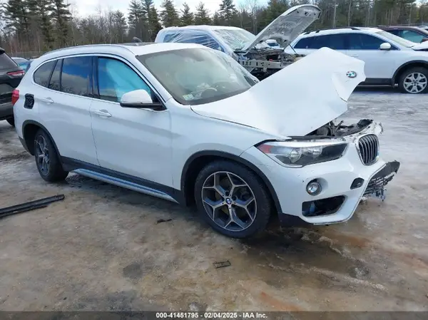 WBXHT3C38J3H32805 2018 BMW X1 - Image 1