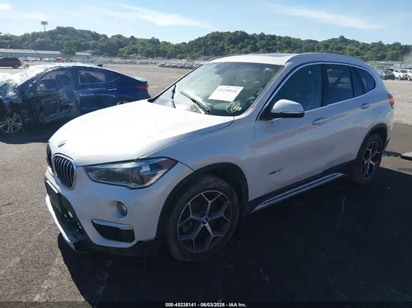 WBXHT3C38J5F90086 2018 BMW X1 - Image 2