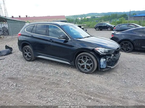 WBXHT3C38J5K25498 2018 BMW X1 - Image 1