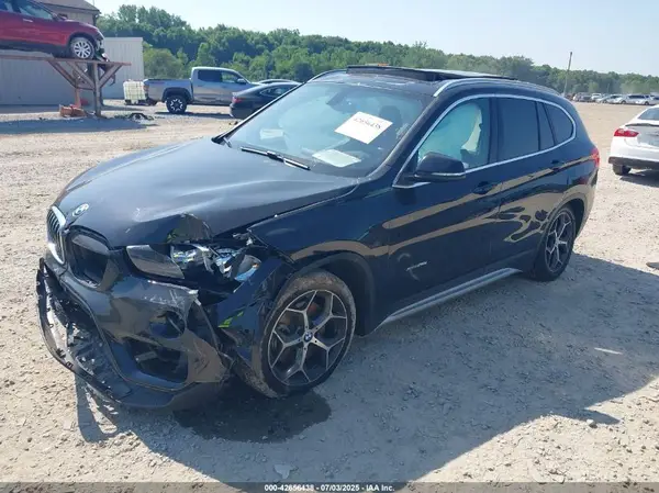 WBXHT3C38J5K31608 2018 BMW X1 - Image 2