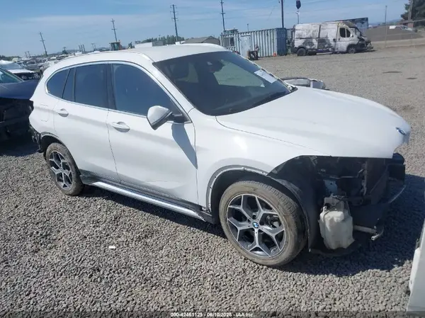 WBXHT3C38J5L27142 2018 BMW X1 - Image 1