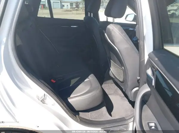 WBXHT3C38J5L27142 2018 BMW X1 - Image 8