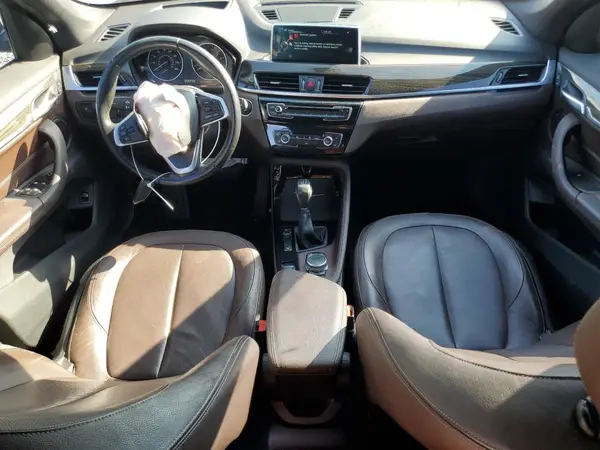 WBXHT3C39GP880282 2016 BMW X1 - Image 8