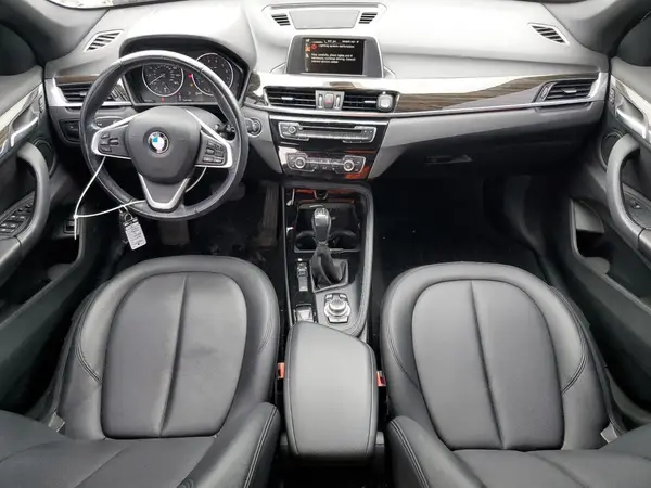 WBXHT3C39GP881223 2016 BMW X1 - Image 8