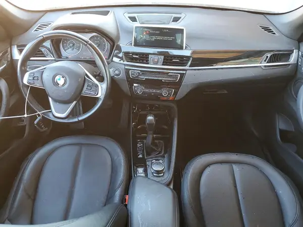 WBXHT3C39GP882128 2016 BMW X1 - Image 8