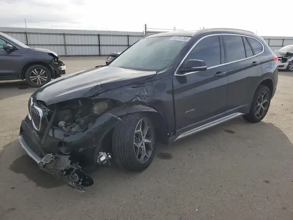 WBXHT3C39GP883828 2016 BMW X1 - Image 1