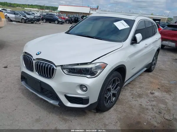 WBXHT3C39GP885613 2016 BMW X1 - Image 2