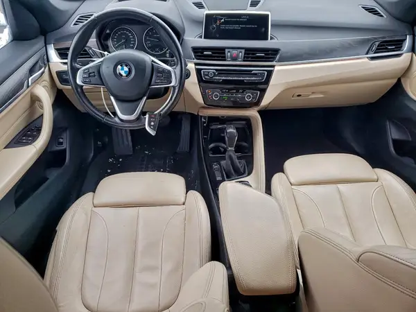 WBXHT3C39GP887927 2016 BMW X1 - Image 8
