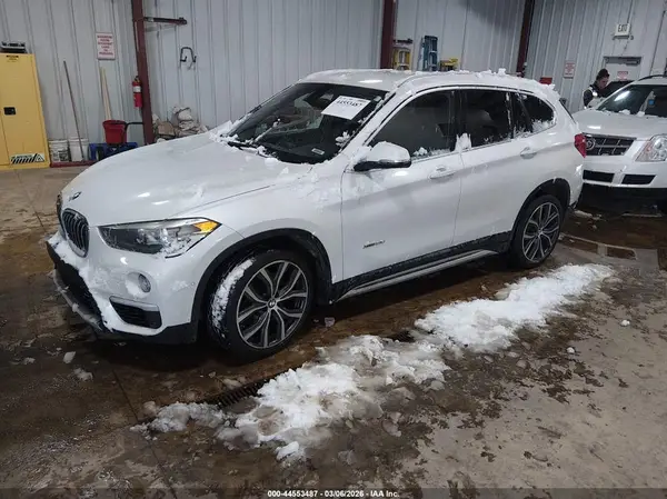 WBXHT3C39GP888074 2016 BMW X1 - Image 2