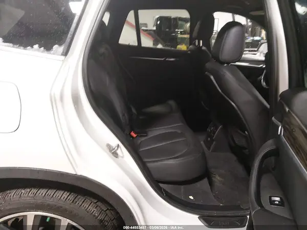 WBXHT3C39GP888074 2016 BMW X1 - Image 8