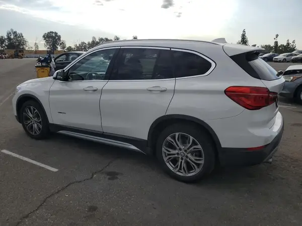 WBXHT3C39GP889323 2016 BMW X1 - Image 2