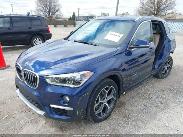 WBXHT3C39H5F70584 2017 BMW X1 - Image 2