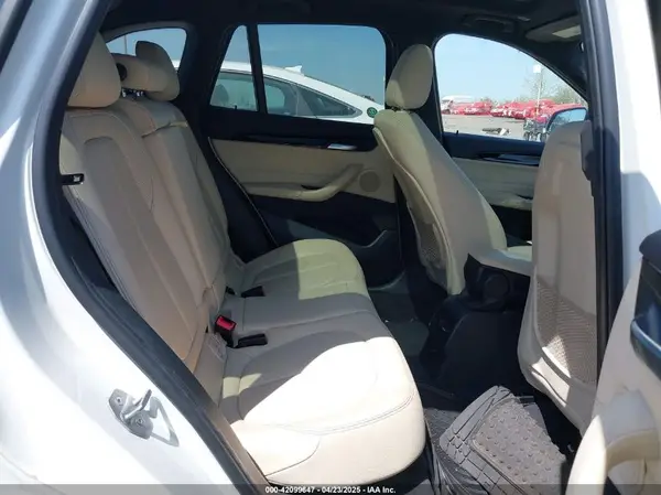WBXHT3C39J5F91912 2018 BMW X1 - Image 8