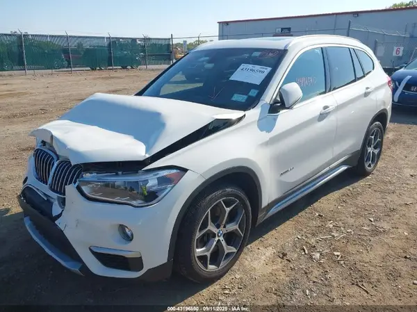 WBXHT3C39J5K23694 2018 BMW X1 - Image 2
