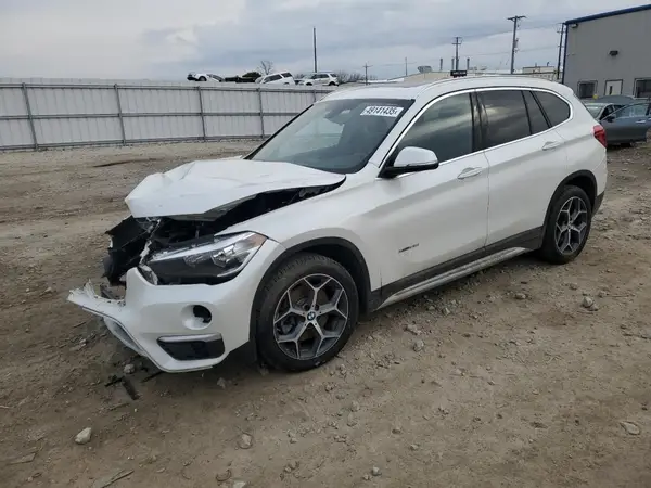 WBXHT3C39J5K26160 2018 BMW X1 - Image 1