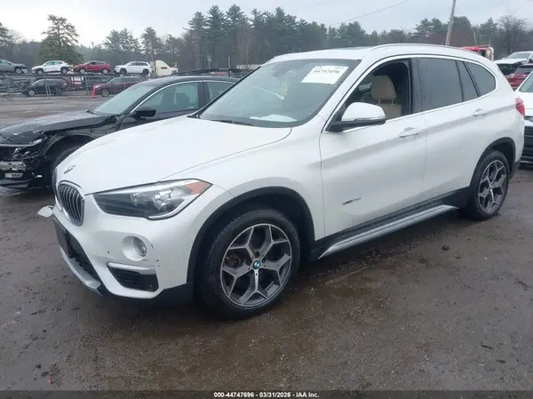 WBXHT3C39J5K32072 2018 BMW X1 - Image 2