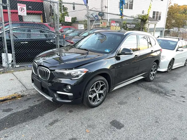 WBXHT3C39J5L28963 2018 BMW X1 - Image 2
