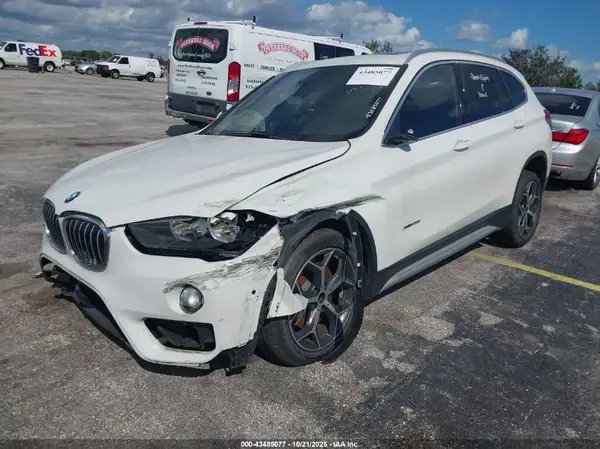 WBXHT3C3XJ5K21131 2018 BMW X1 - Image 2