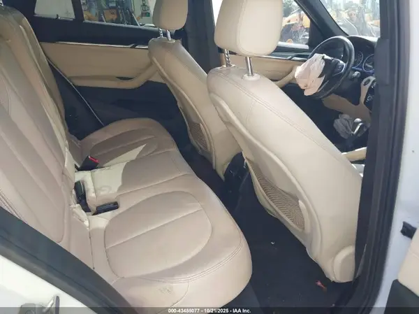 WBXHT3C3XJ5K21131 2018 BMW X1 - Image 8