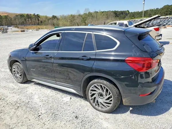 WBXHT3C3XJ5K27138 2018 BMW X1 - Image 2