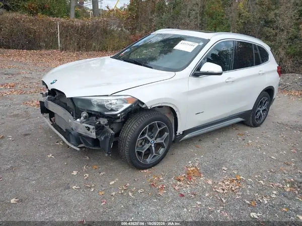 WBXHT3C3XJ5K28998 2018 BMW X1 - Image 2