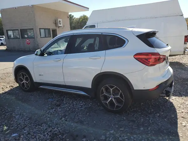 WBXHT3C3XJ5L24114 2018 BMW X1 - Image 2