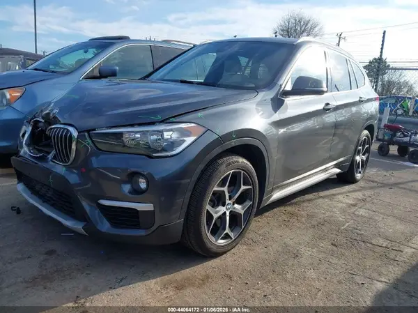 WBXHT3C50K5L36565 2019 BMW X1 - Image 2