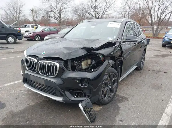 WBXHT3C52K5L37748 2019 BMW X1 - Image 2