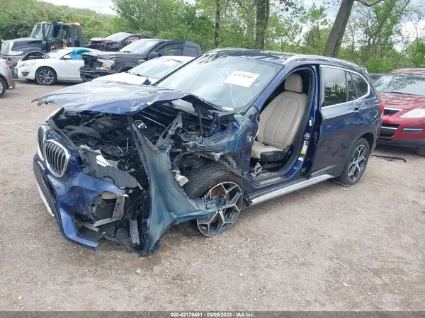 WBXHT3C53K3H35405 2019 BMW X1 - Image 2