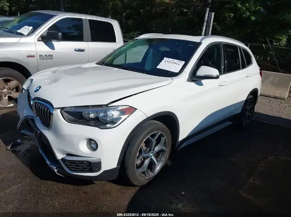WBXHT3C54K5L35662 2019 BMW X1 - Image 2